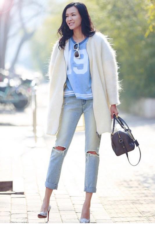 李艾穿蓝色衣服,李艾和老公甜蜜现身机场