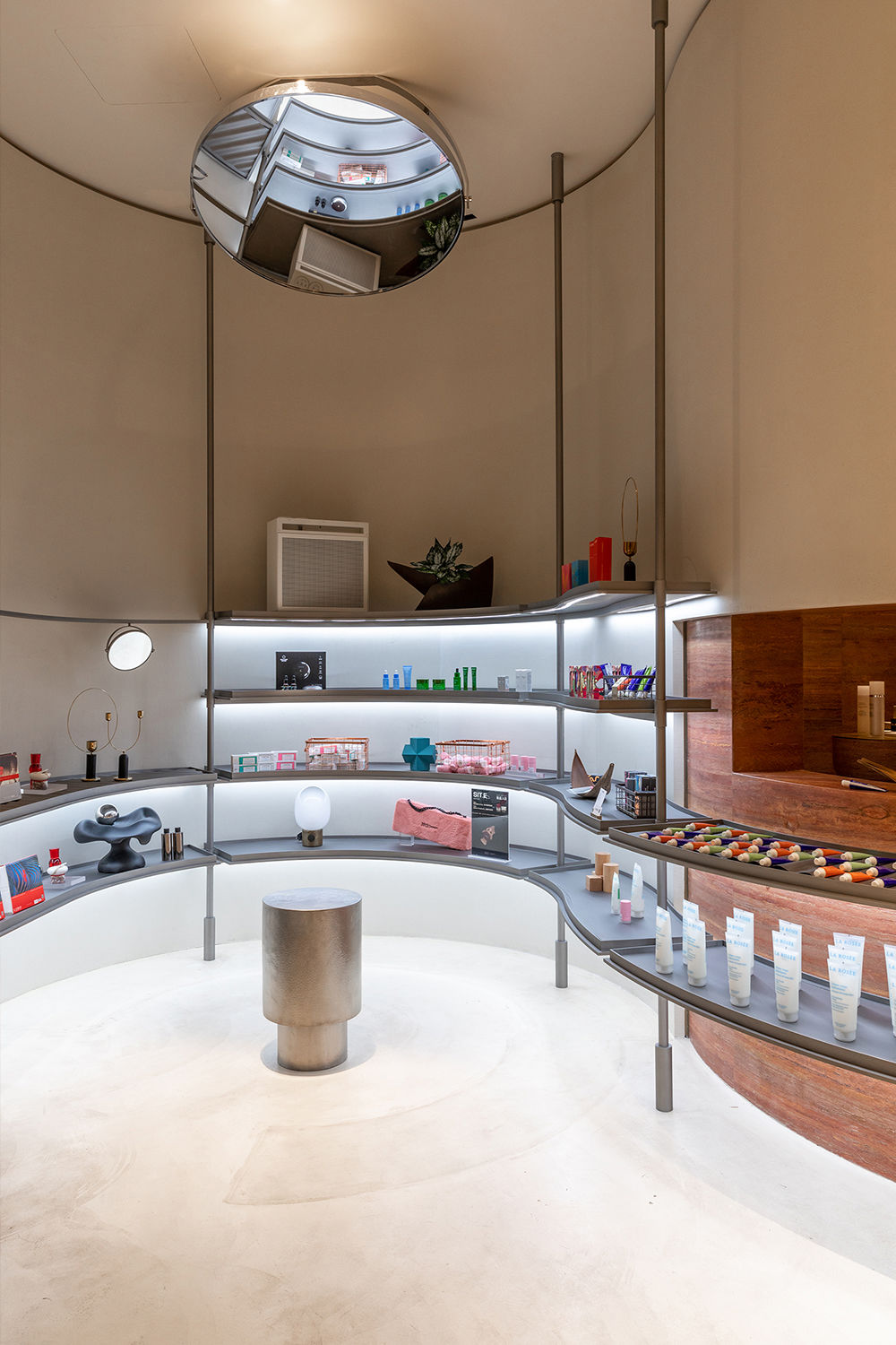 先锋派JOYCEBeauty：一代时尚女王和她的美妆伊甸园