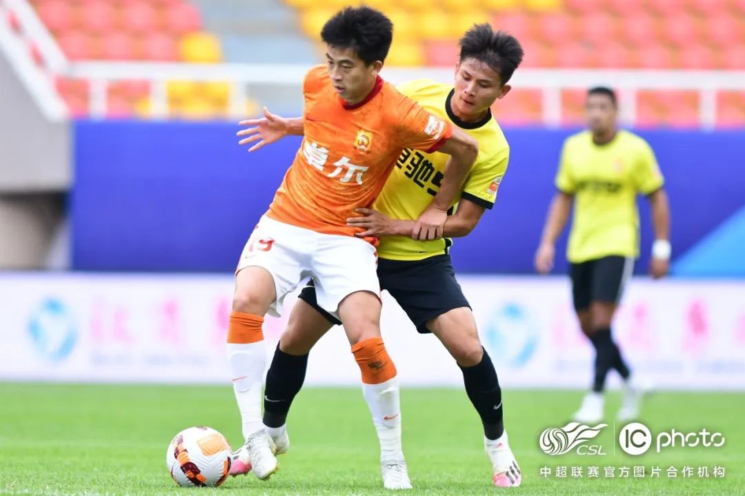 前线丨卡耶维奇、福布斯联袂进球，武汉长江2:1战胜广州队