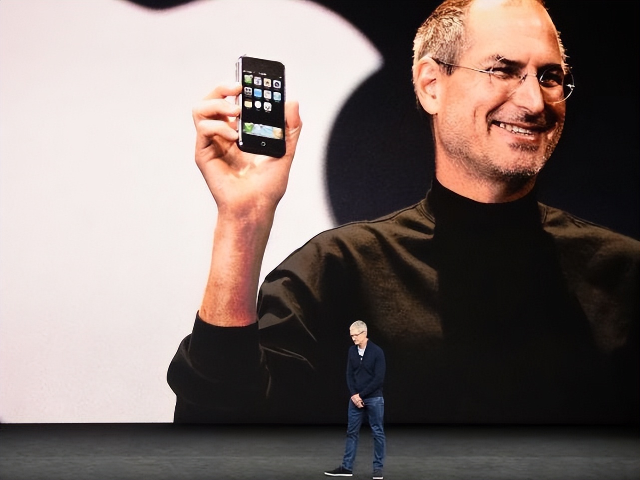 初代iphone出113万刷新纪录,iphone初代发布时震惊世界