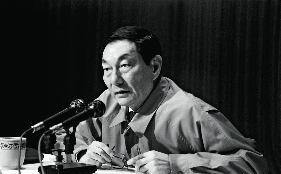 94年*小平邓**最后一次到上海，离开前对*菊黄**说：这是上海最后的机遇