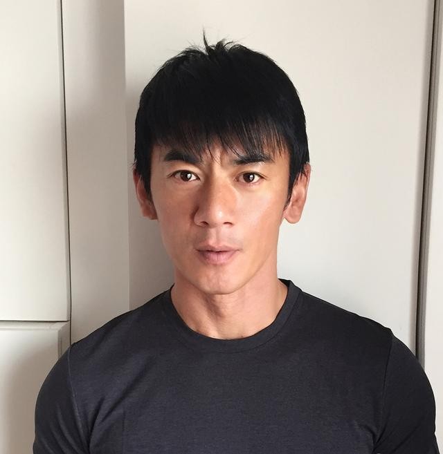 硬汉任天野8岁被家人抛弃,从小被父母抛弃任天野