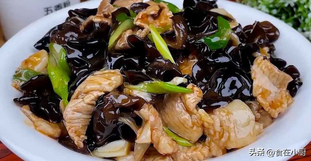 木耳直接用清水洗就可以了吗,新鲜木耳怎么清洗才能除虫卵