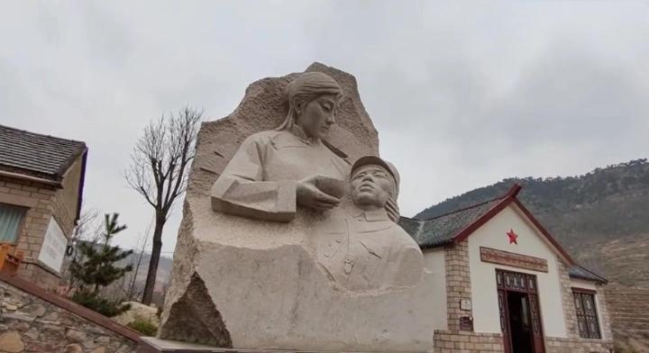 老汉偷酒被抓,老汉偷偷抽烟被警察抓