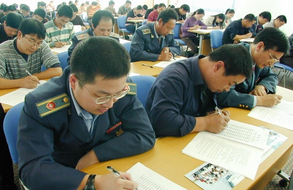 老百姓没钱后会怎么样,百姓没钱社会会出现什么情况