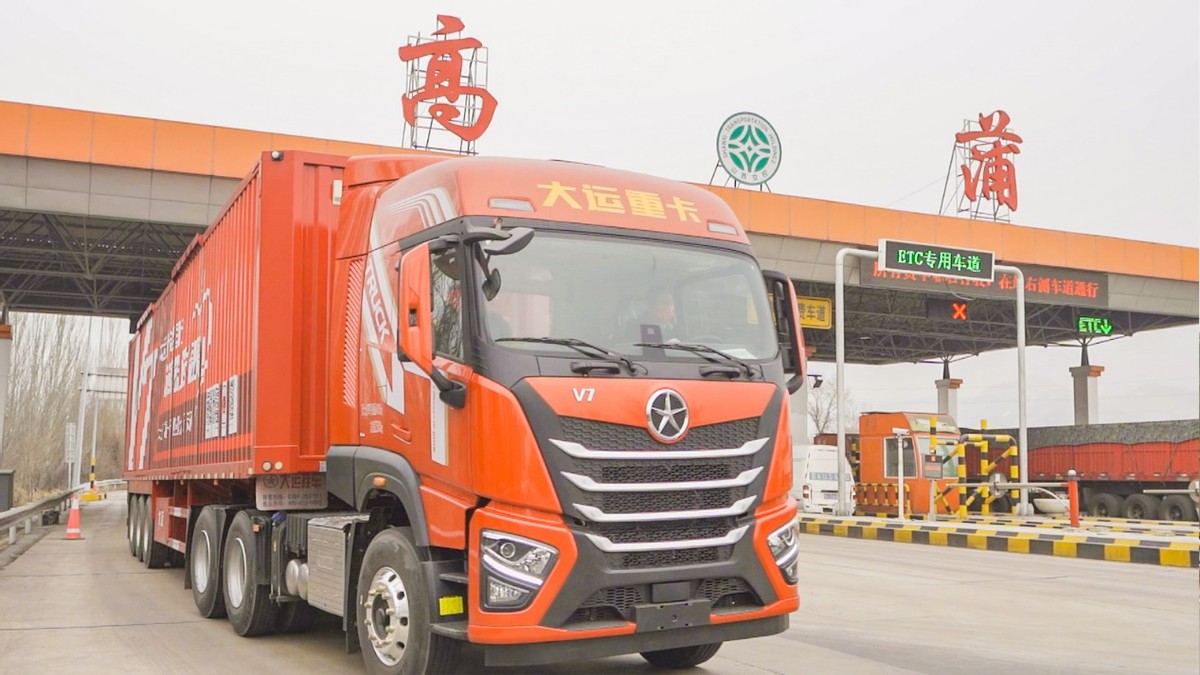 大运v7牵引车试驾,大运v7重卡牵引车最新款