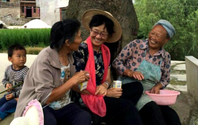 婴儿在自家门口被狗咬死,父母留孩子在家被狗咬死