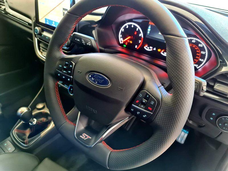 福特嘉年华三厢自动时尚型发动机,最新版福特嘉年华1.5手动挡运动版