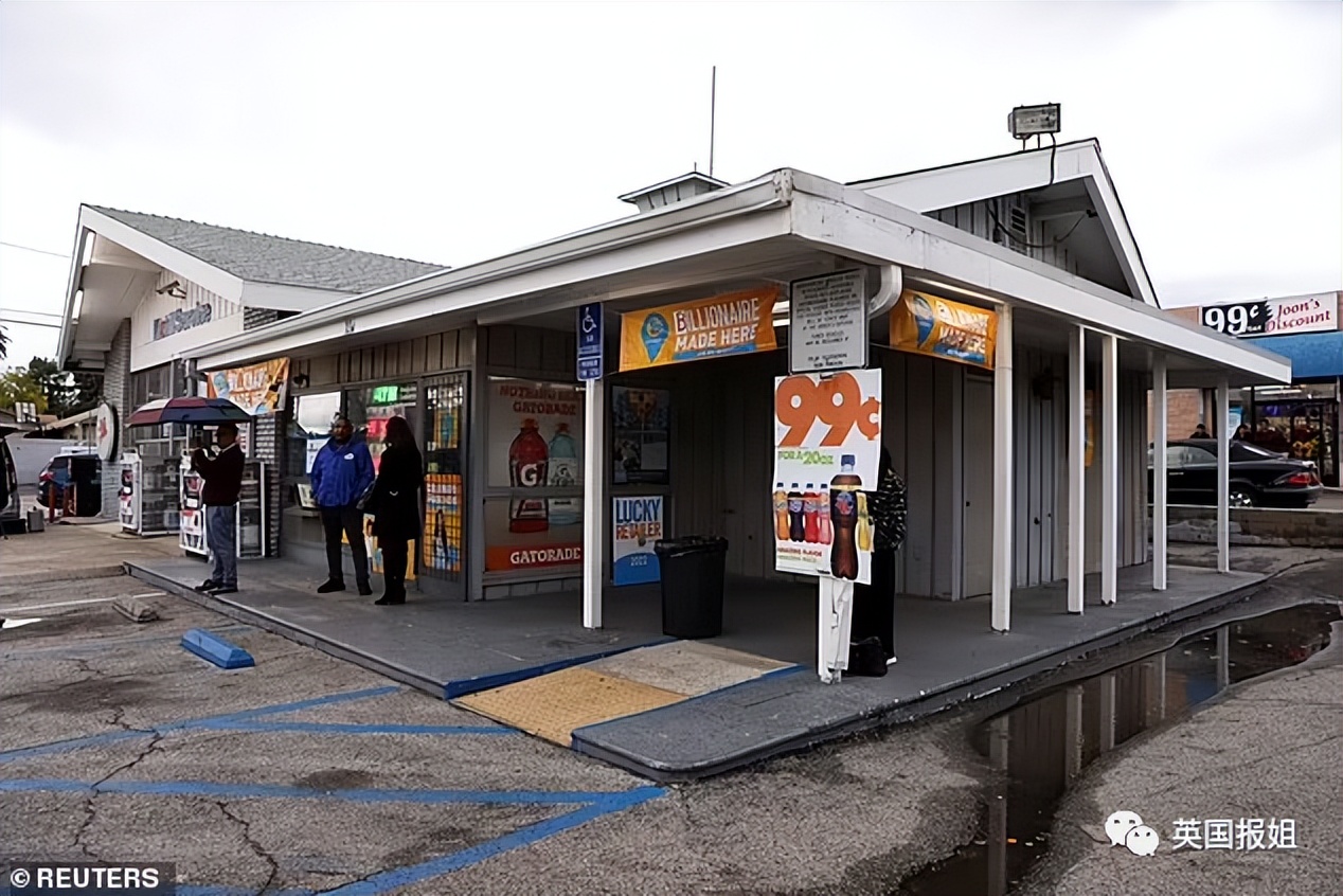 英国男子中彩票挥霍一空,男子买彩票中奖2.19亿元