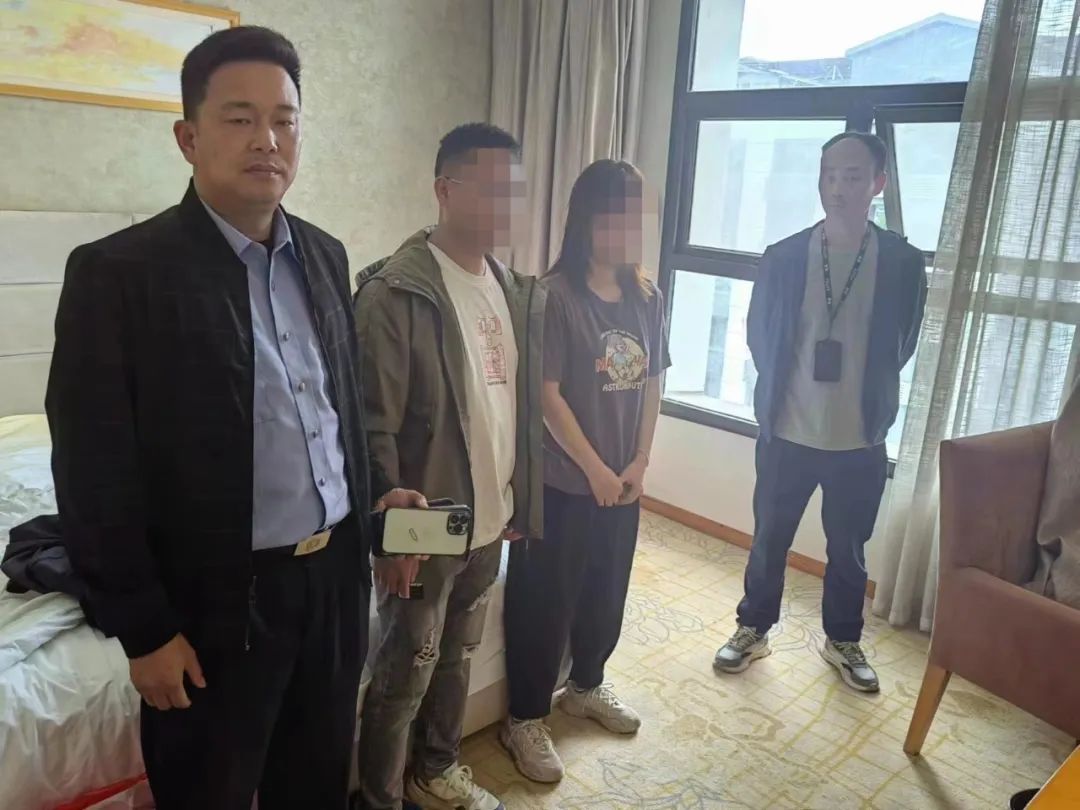 以“送包装卫生纸”诱导群众提供手机号码注册京东账号，5人在南充落网！