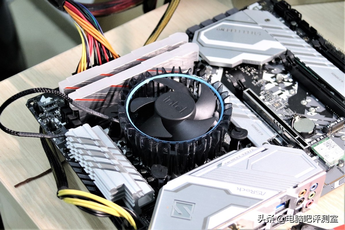 英特尔i511400f自带散热器怎么样,英特尔至强e31231v3原装散热器