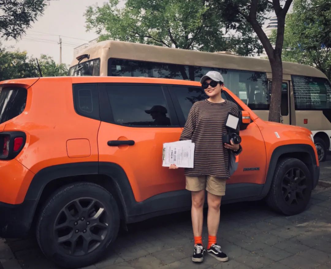 高管辞职与妻子环游中国,土豪丈夫破产