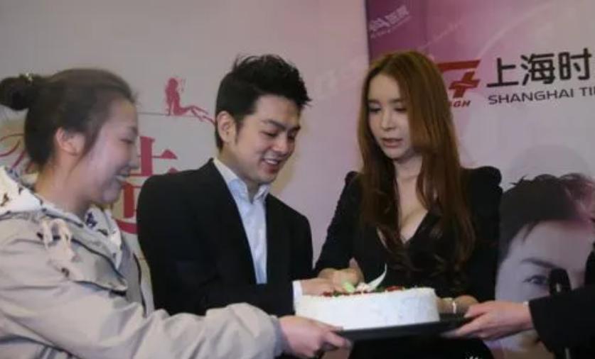 河莉秀变性前照片,44岁变性后的河莉秀