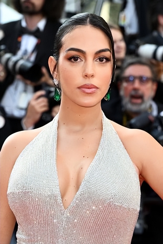 乔治娜产后修复,乔治娜走红毯