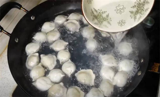 蒸饺子用什么蒸最快,蒸饺子的开水多少分钟才能下饺子