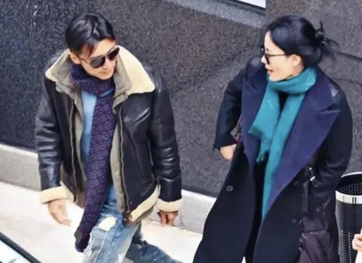 王菲谢霆锋罕见秀恩爱场面,王菲谢霆锋高调秀恩爱