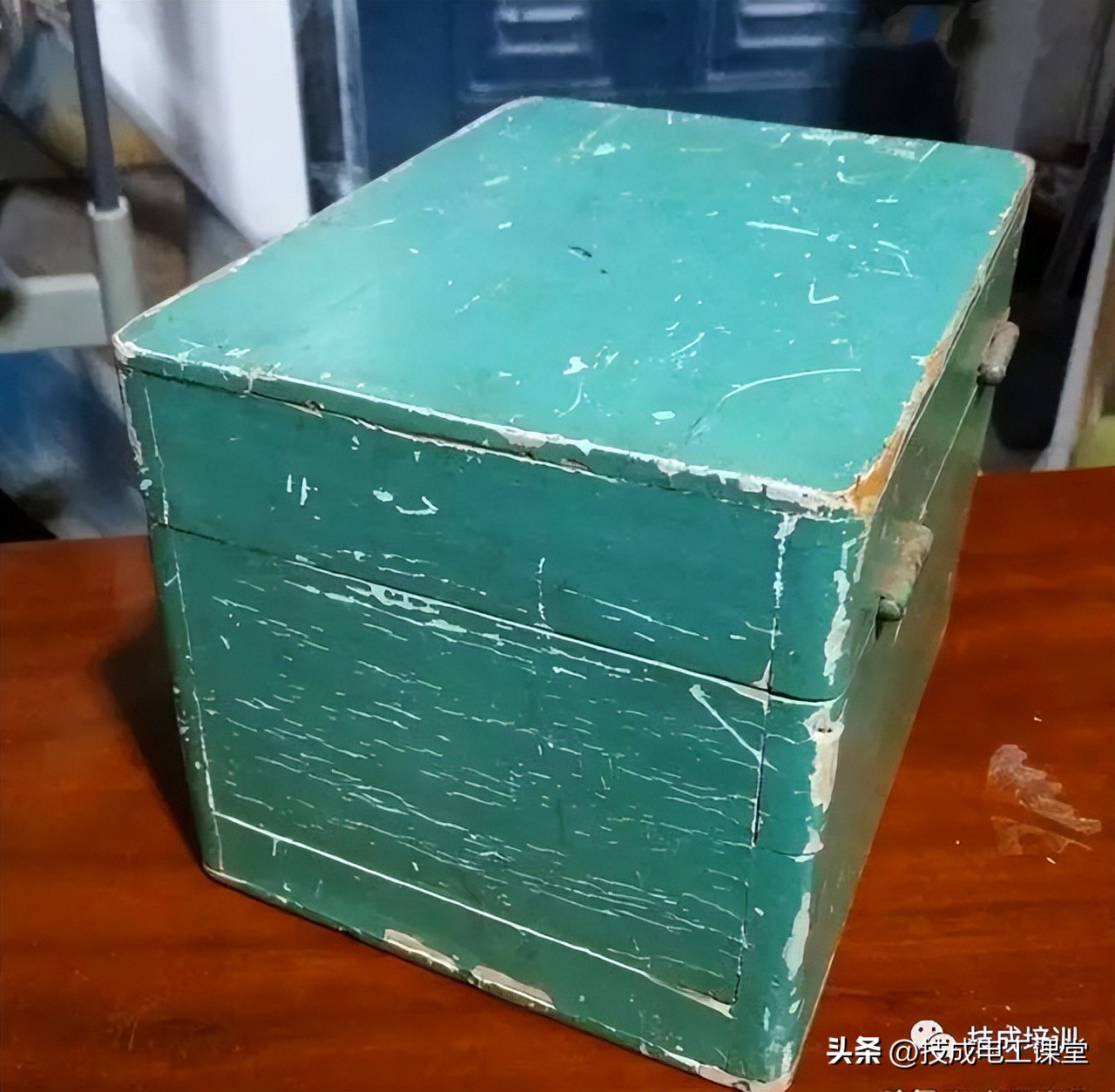 70年代红波六管便携收音机拆解,老矿石收音机电路图