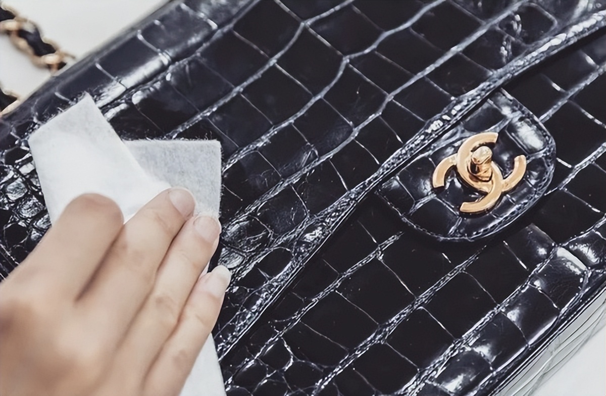 名牌包包发霉清洗方法妙招,包包发霉了如何处理