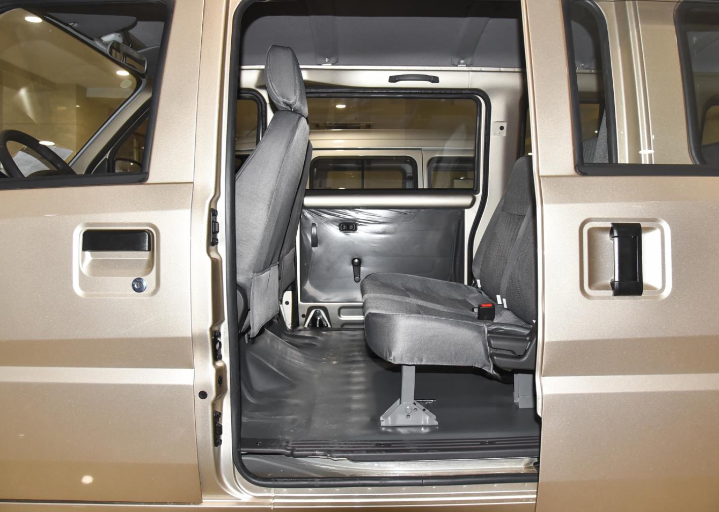 五菱荣光品牌型号是多少,五菱荣光算什么车型