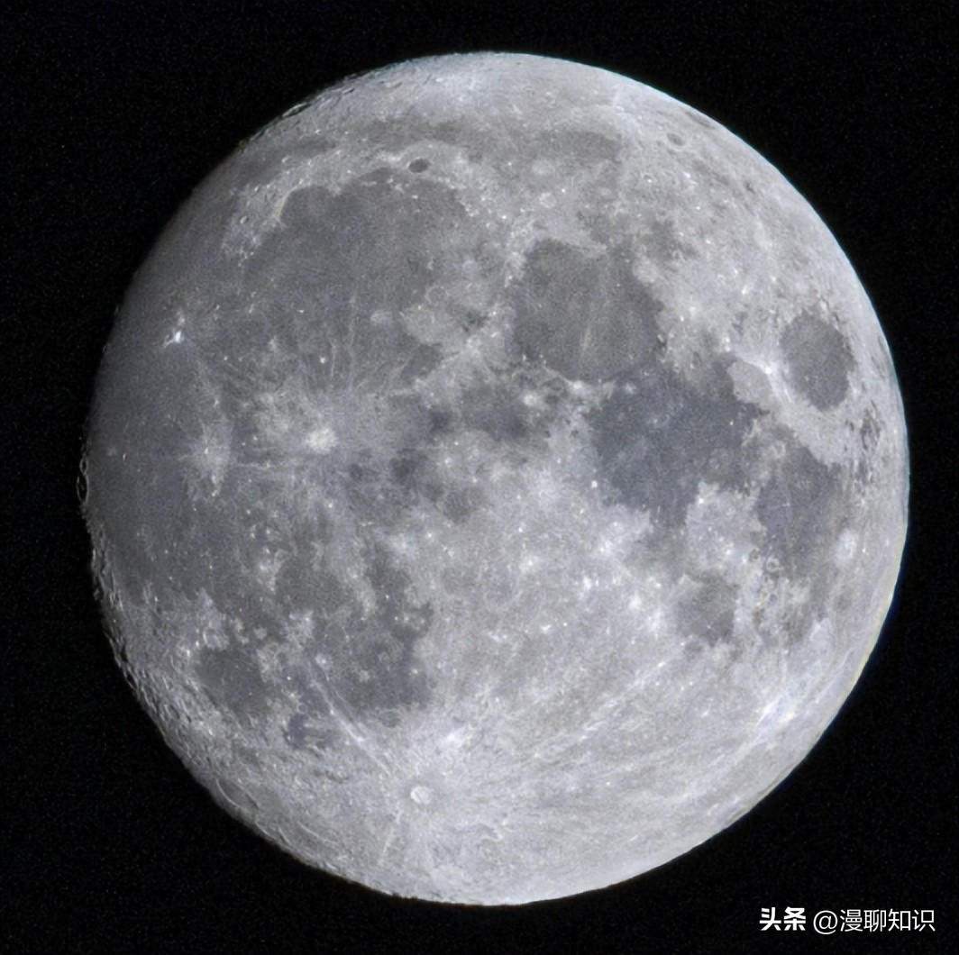 月表温度对于月幔对流影响有哪些？关于它的数值模拟研究