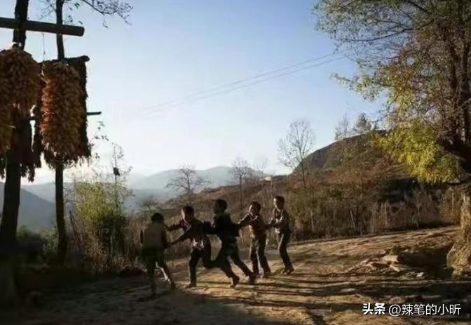 被泼硫酸毁容16岁女生,2017年18岁少女被泼硫酸毁容