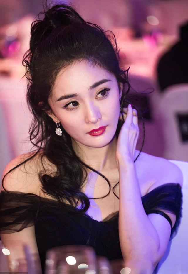 杨幂真的温柔到极致,看似柔弱的杨幂其实内心很强大