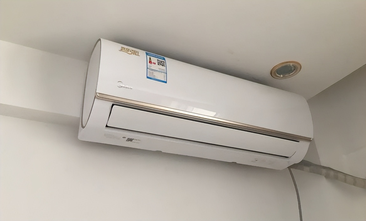 空调向室内滴水,空调关了还滴水