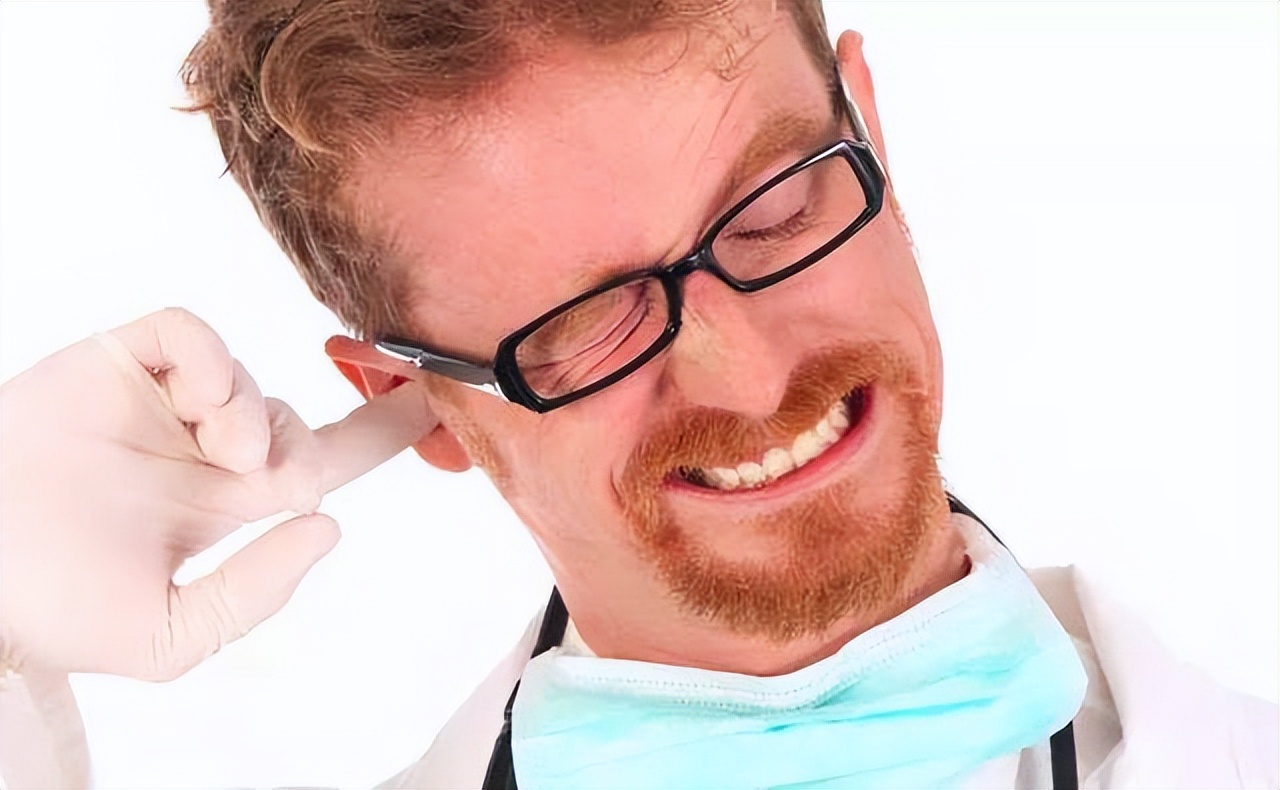 耳朵里面发痒怎么回事怎么去治疗,耳朵里面有黄色分泌物有臭味发痒