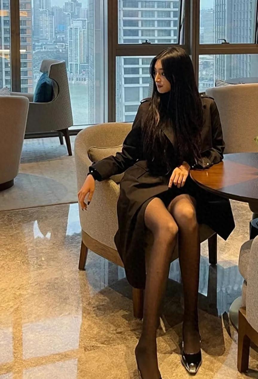 为什么女生穿袜子这么好看,夏天穿丝袜还是棉袜不会臭脚