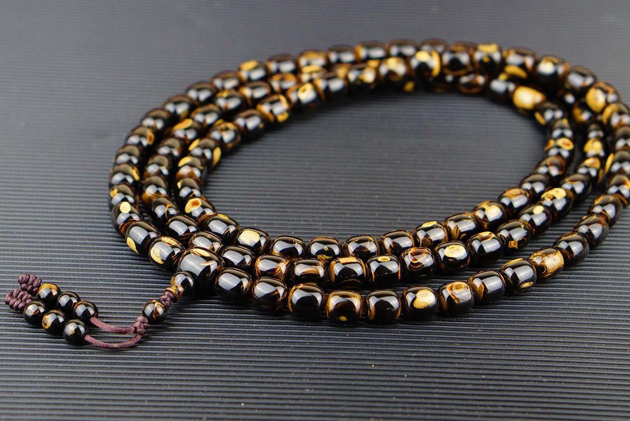 男人能不能佩戴鸡血石手串,文玩手串可以随便戴吗