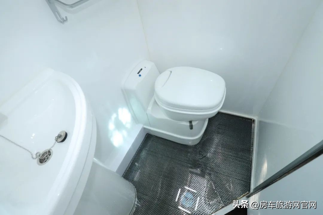 新飞房车h300,新飞h300尊享版轻卡平头房车