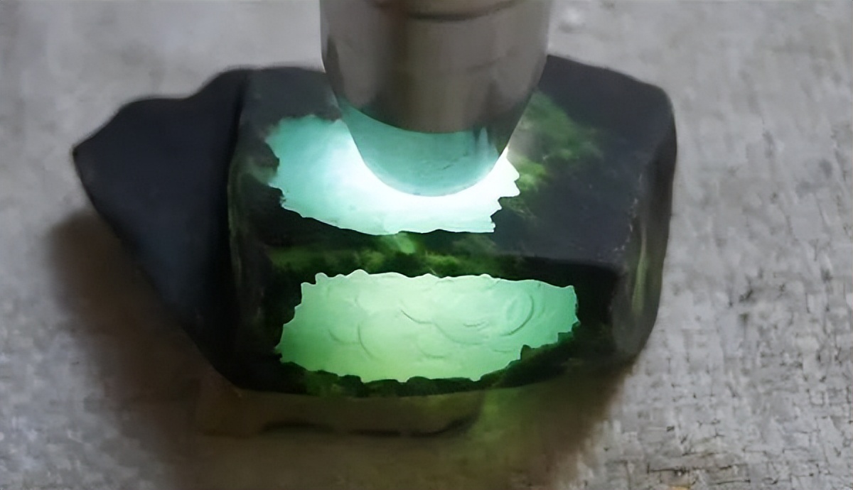 网络直播拍了几万元的翡翠，商家发假货怎么办？