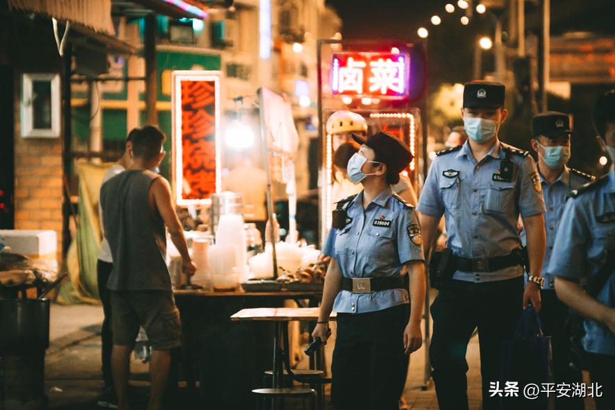 湖北公安【百日行动】|警灯与月光交织武汉洪山警方夏夜护航“大学之城”