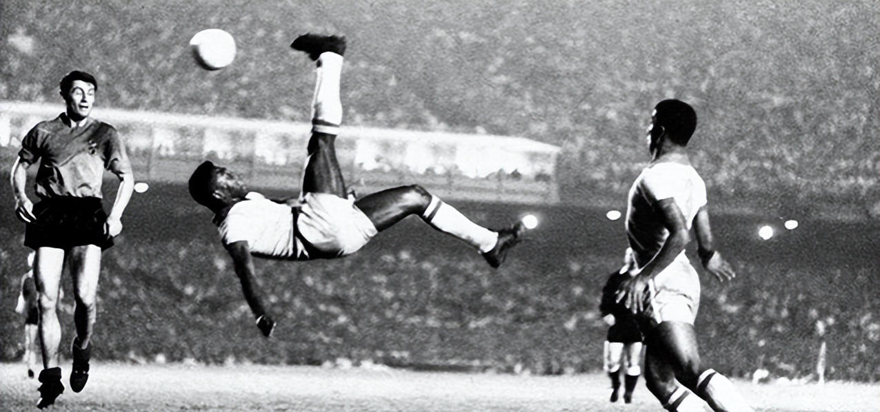 从光脚踢布条缠成的足球到成为球王，我用这部7.7分的电影缅怀他