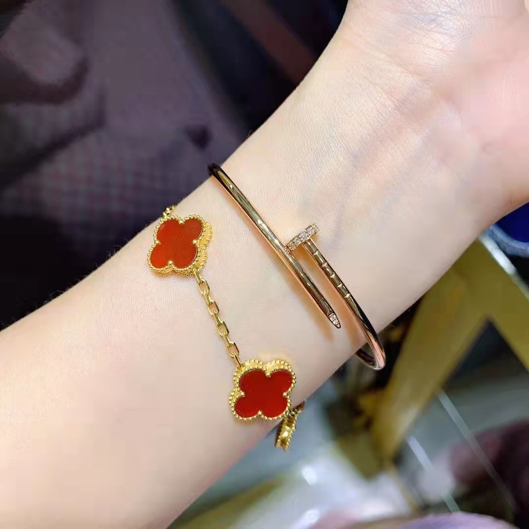 卡地亚手镯love系列4颗钻石,卡地亚love6钻手镯和4钻手镯