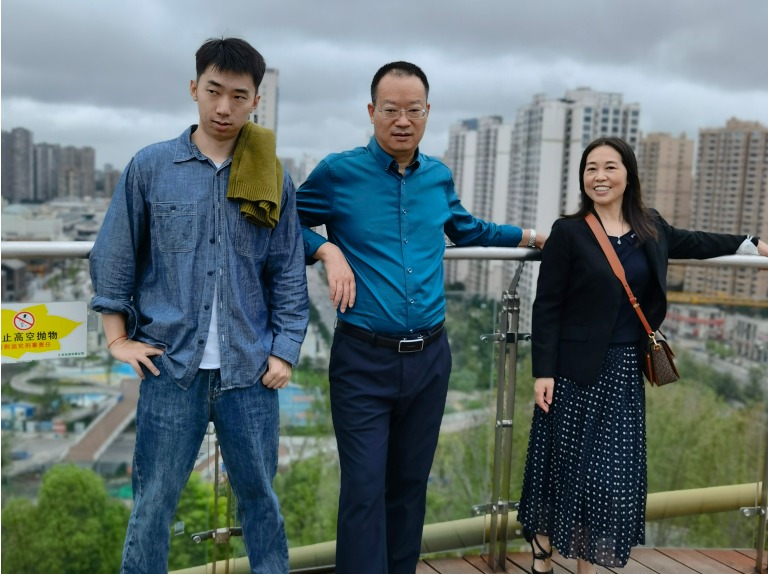 雄飞集团榜样|罗爽:不忘初心,砥砺前行。团结一致,共克时艰