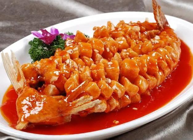 鲤鱼怎么做糖醋松鼠鱼,松鼠鱼的糖醋怎么调