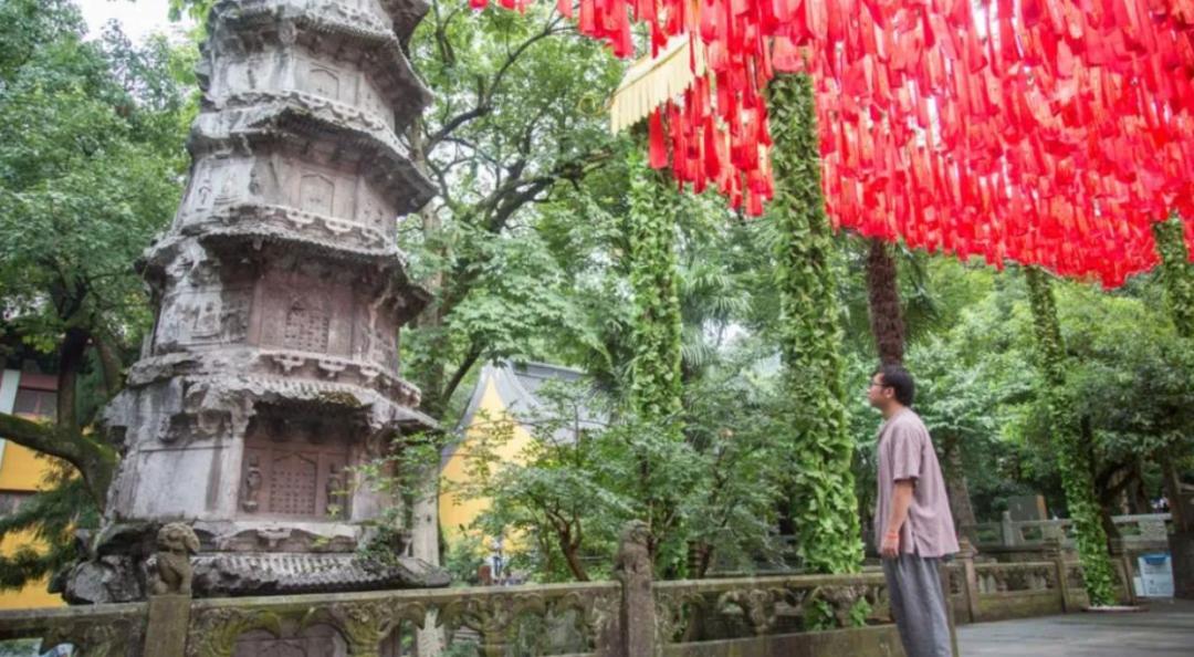 90后小伙入职灵隐寺,灵隐寺本科生找工作