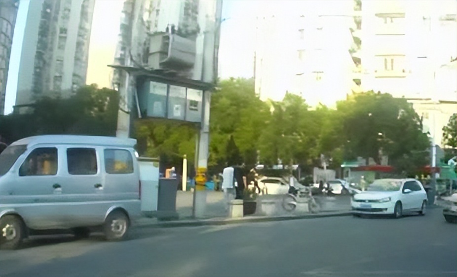 2019年，一少女深夜在朋友圈发“图形暗语”，警方调查后六人判刑