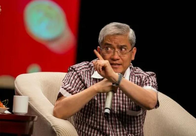 *咸平郎**：*养包**小31岁空姐，联合妻子夺回两套房，还要900万赔偿