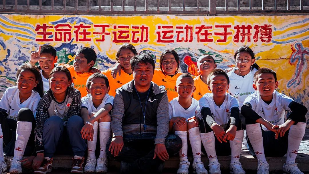 坚持17年，数学老师带着足球小将们上场、寻梦