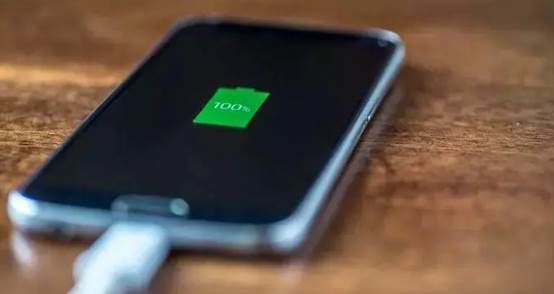 “快充”速度快到起飞，究竟伤不伤手机电池？实测数据告诉你答案