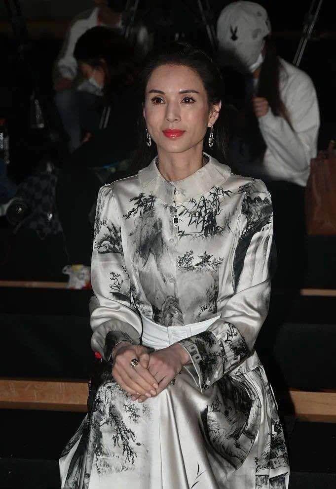 瘦得脱相的女人,瘦到脱相的女明星真的好看吗