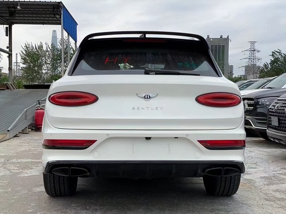 港牌宾利添越银色,宾利添越有优惠吗