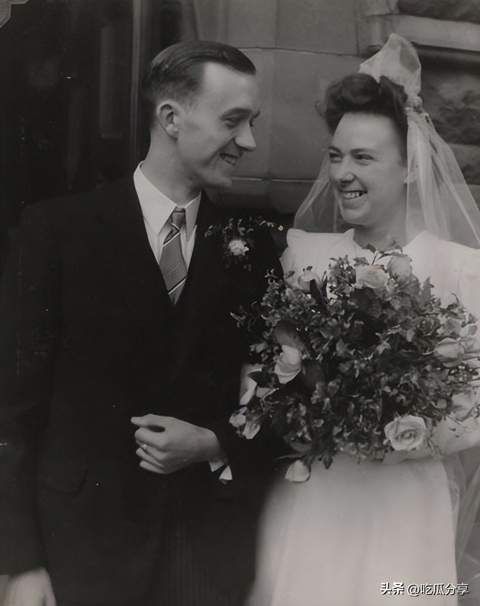 参加婚礼穿冲锋衣去合适吗,参加室外婚礼穿什么衣服