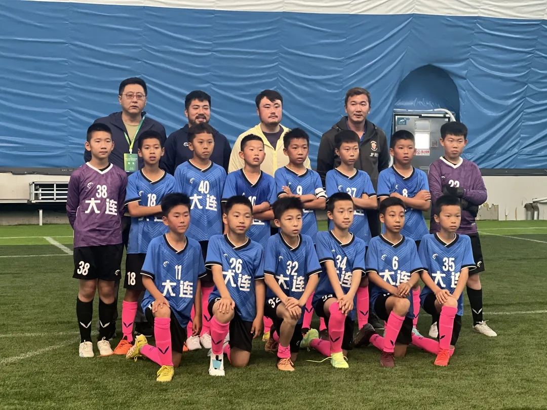 大连夺冠捧杯,大连男足最新消息