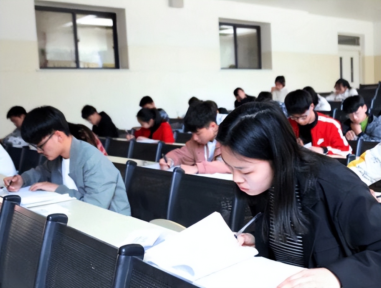 军队文职冷门专业报考的人多吗,为什么军队文职冷门却高薪