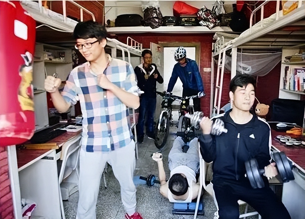 刘畊宏健身操教学女孩,刘畊宏健身操每天跳一遍会怎样