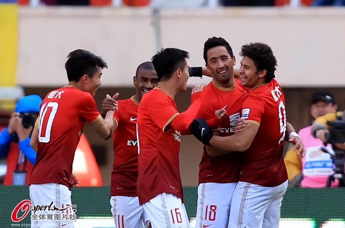 艾克森亚冠表现,艾克森登顶中超历史射手王