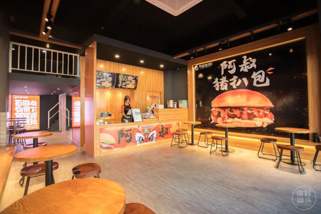 丹霞庄出现一个奇怪阿叔,一万块的店租竟卖起一元一只大鸡腿